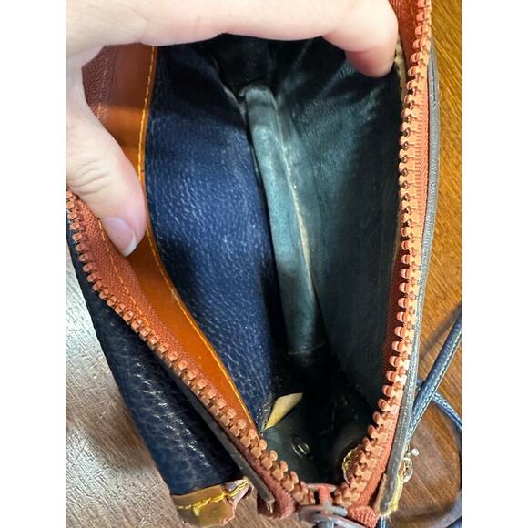 VTG Dooney & Bourke Pebble Leather Cross Body Wallet Purse Navy Trifold Flaws - Picture 9 of 10